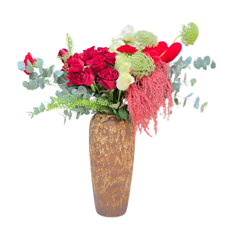 "valentines": red rose flowers in vase